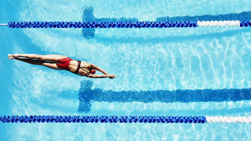 úszás úszómedence
