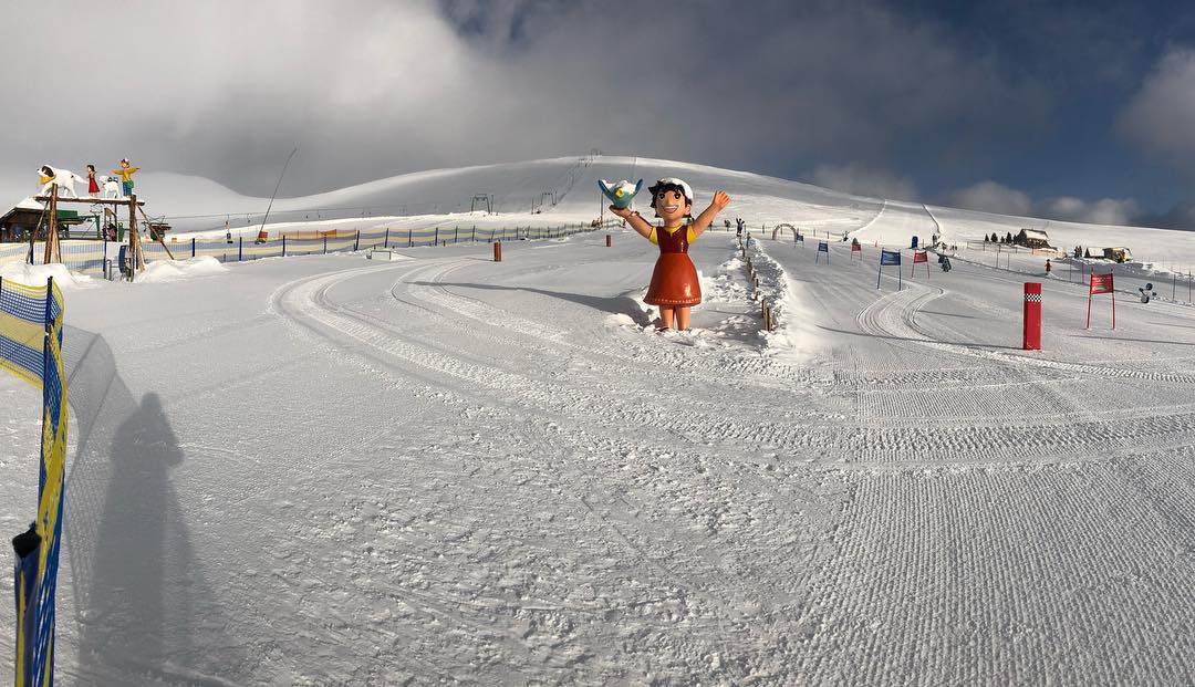 Heidi. Mögötte a pályák (Fotó: Heidi Alm Facebook)