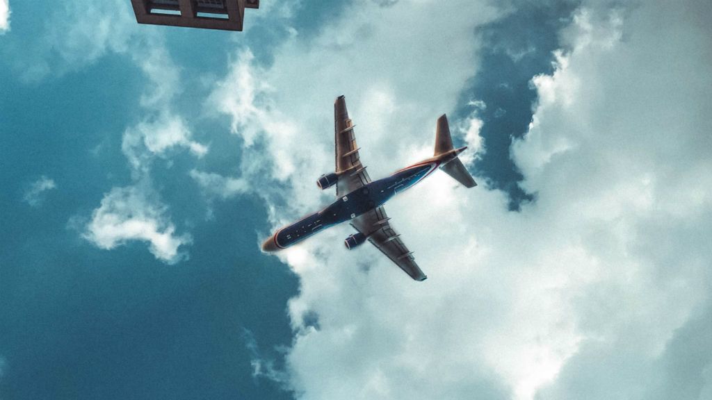 A Moszkvából Bangkokba induló gép pilótafülkéjének ablaka felszállás közben repedt meg / Képünk illusztráció, Fotó: Nathan Hobbs on Unsplash