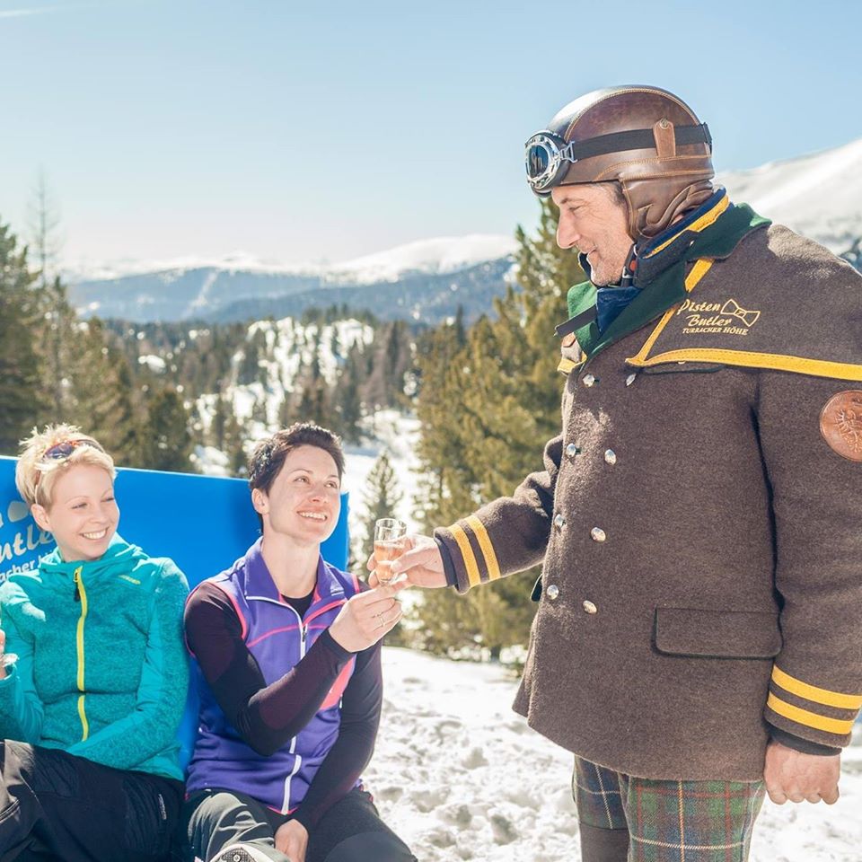 Pályakomornyik pezsgővel (Fotó: Turracher Höhe Facebook)