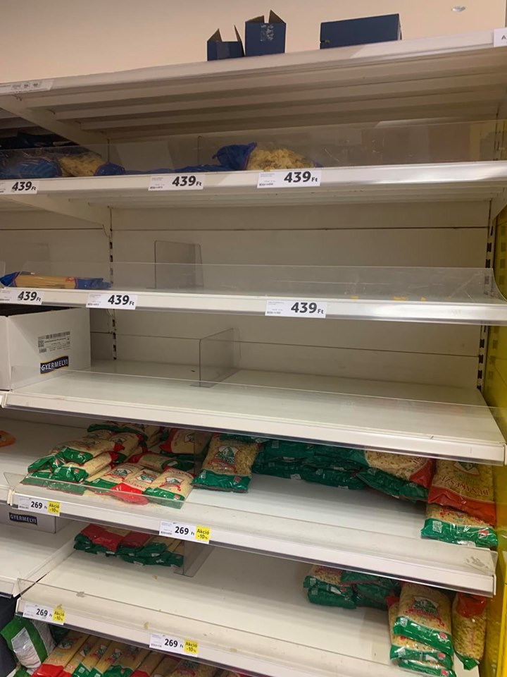 A száraztésztát is látványosan elkapkodták - Fotó: nlc