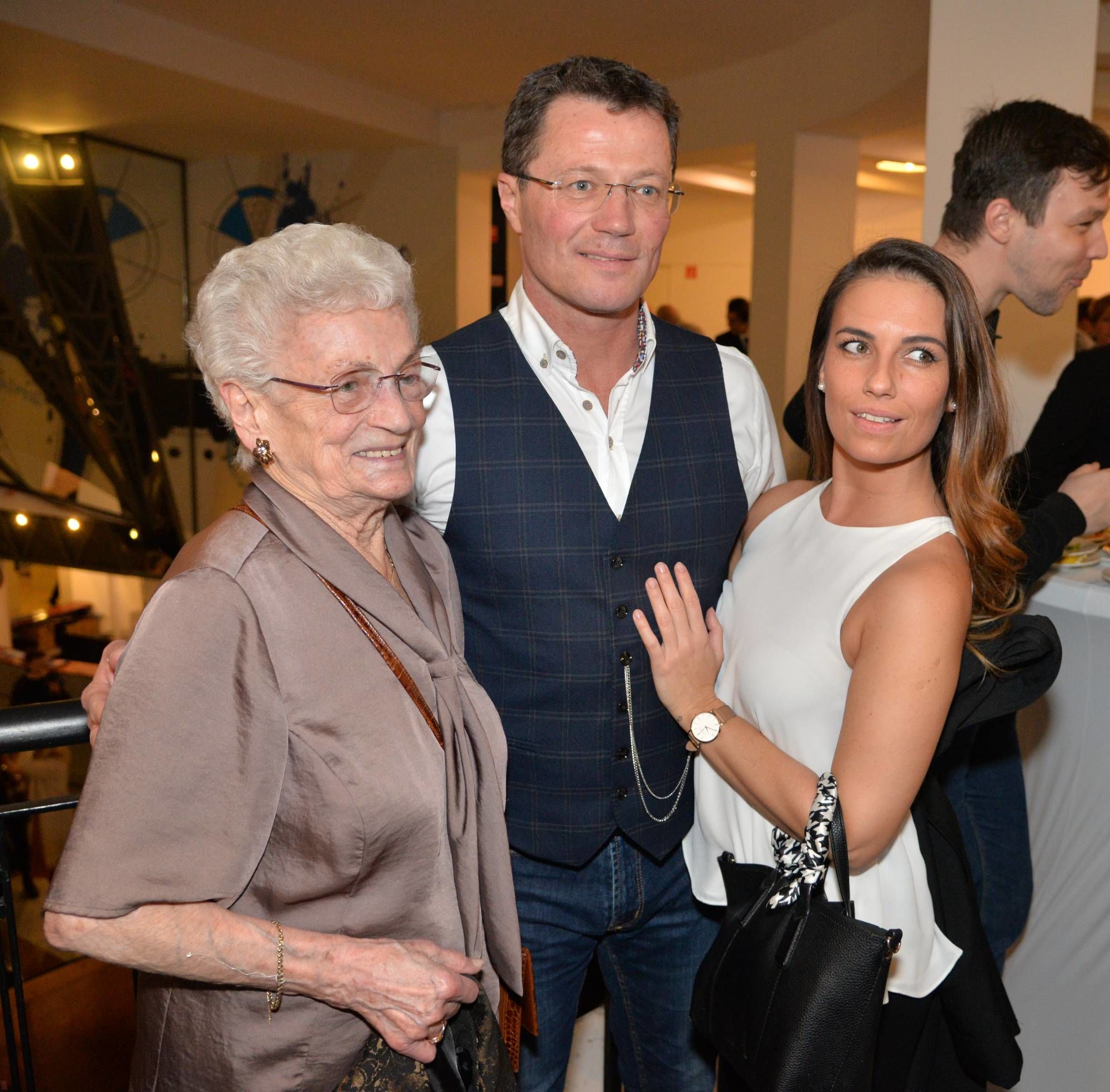 Stohl András, az édesanyja és Vica (Fotó: ACG)