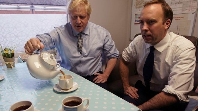 Matt Hancock és Boris Johnson (Fotó: Christopher Furlong / POOL / AFP)