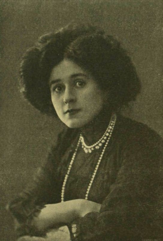 Török Marianna valamikor századfordulón (fotó: dka.oszk.hu)