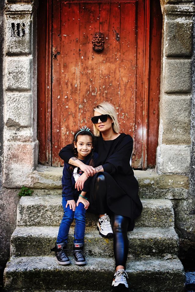 Szalai Nóri kislányával