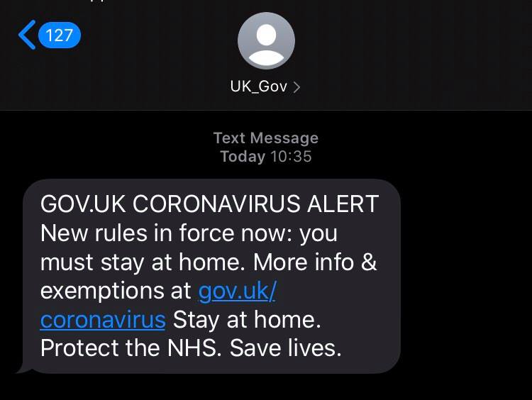 Az új szabályokról, az egészségügy támogatásáról, valamint az karanténról tájékoztató üzenetet küldött ki a kormány Angliában.