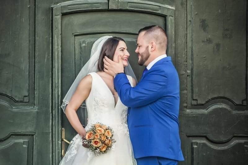 Terhesen az esküvőn