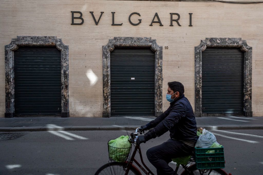 A Bvlgari egyik bezárt üzlete Rómában, a Via del Corson (Fotó: Antonio Masiello/Getty Images)