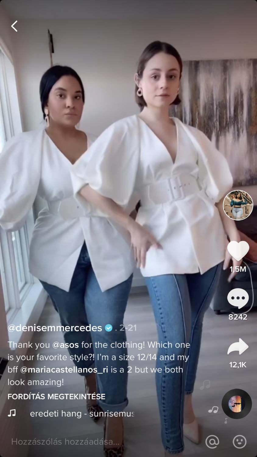 Telt és vékony hölgyek egyforma ruhában