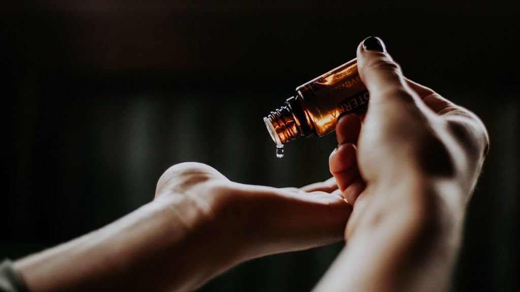 Ha kifogyott a boltok polcairól a kézfertőtlenítő, otthon is kotyvaszthatunk - Forrás: Christin Hume on Unsplash