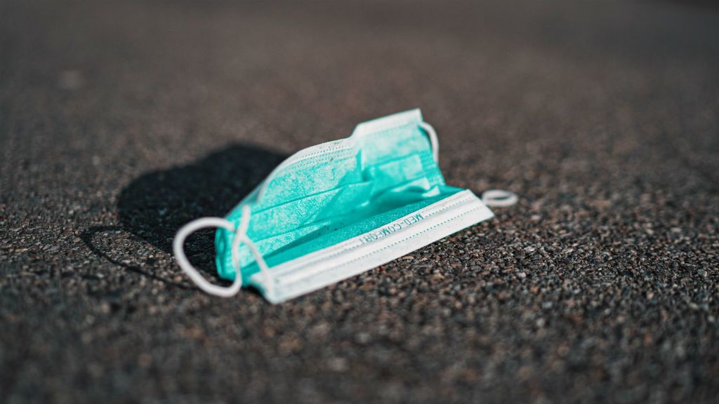 Éjféltől mindenki csak védőmaszkban járhat Csehországban - Illusztráció 🇨🇭 Claudio Schwarz | @purzlbaum on Unsplash