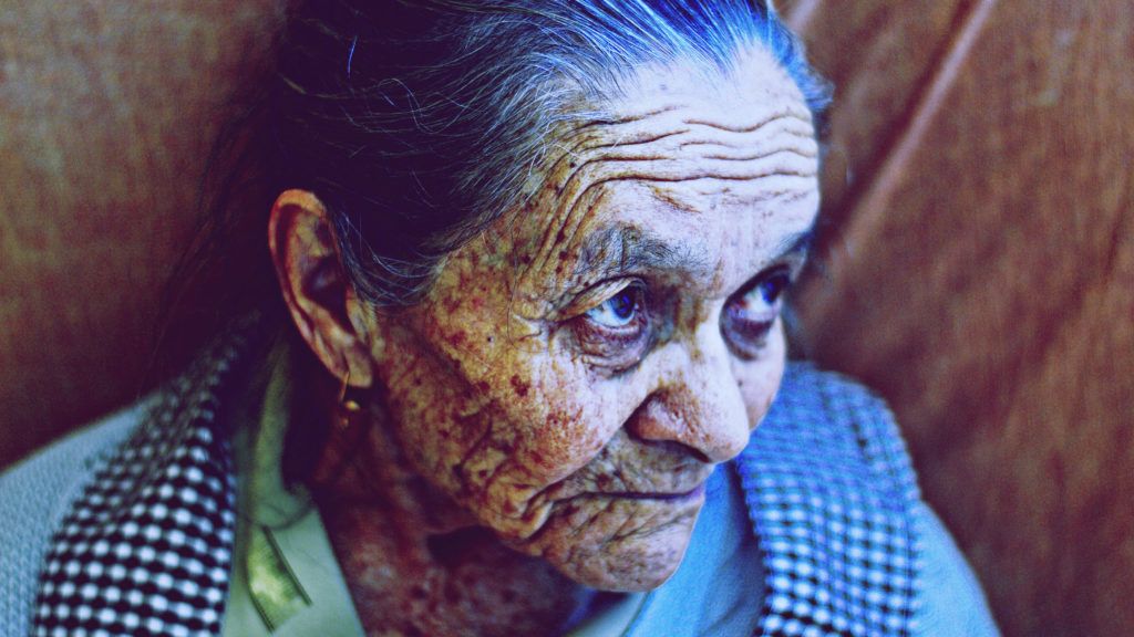 A 94 éves nagymama valahogy nem tudott annyira örülni születésnapjának, mint a körülötte lévők. Képünk illusztráció - Cristian Newman on Unsplash