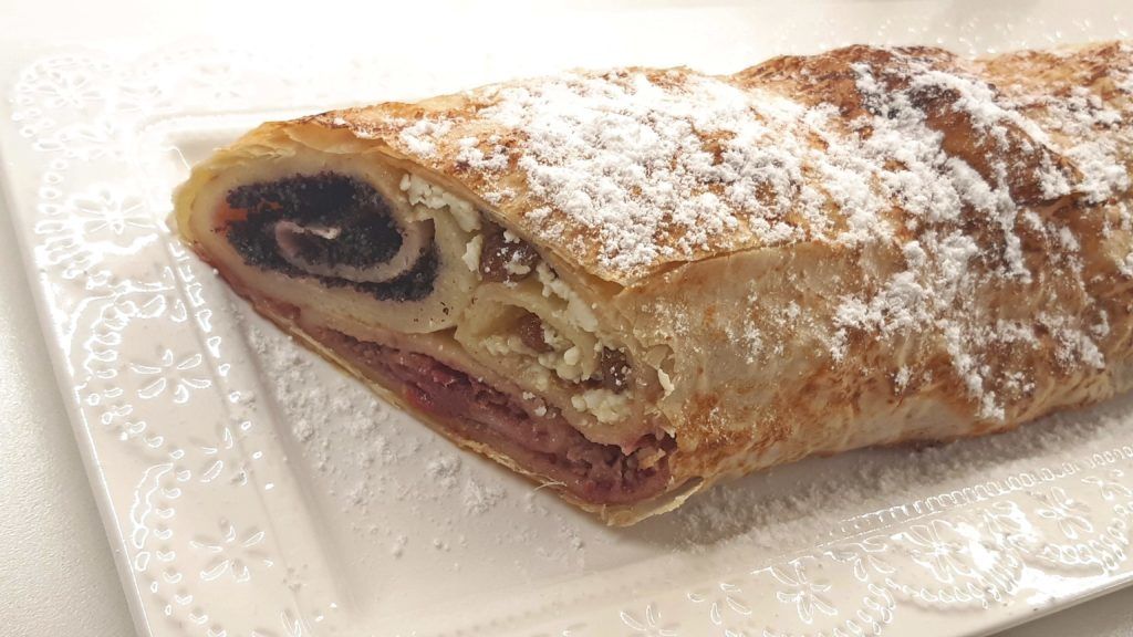 Pándi meggyes rétes mákos, túrós és meggyes palacsintából (Fotó: Belső Olga)