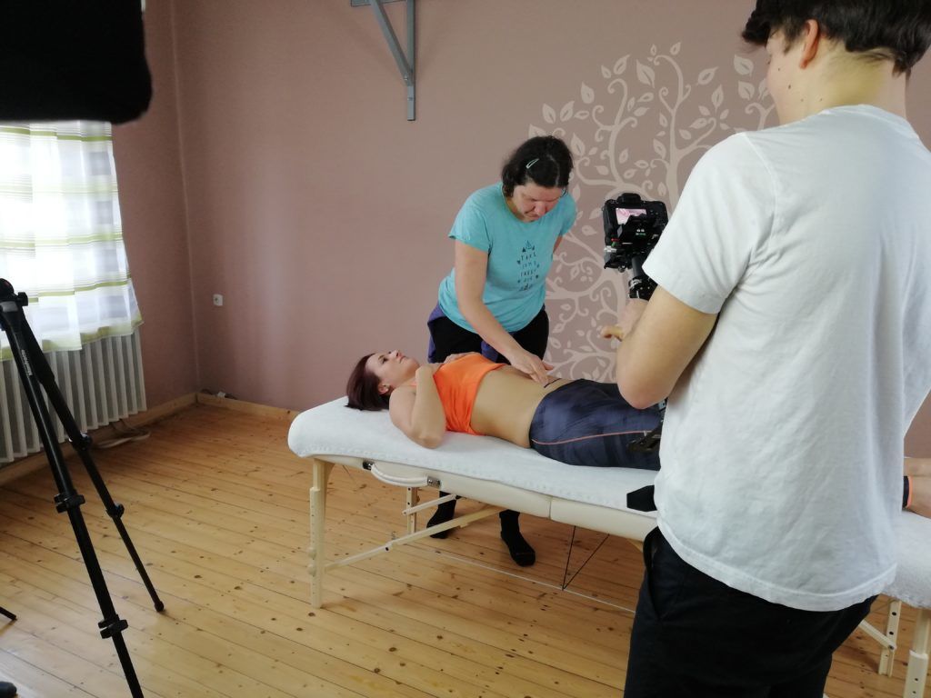 Rákosi Dóri hegmasszázs oktatóvideója (Fotó: Császárvonal)