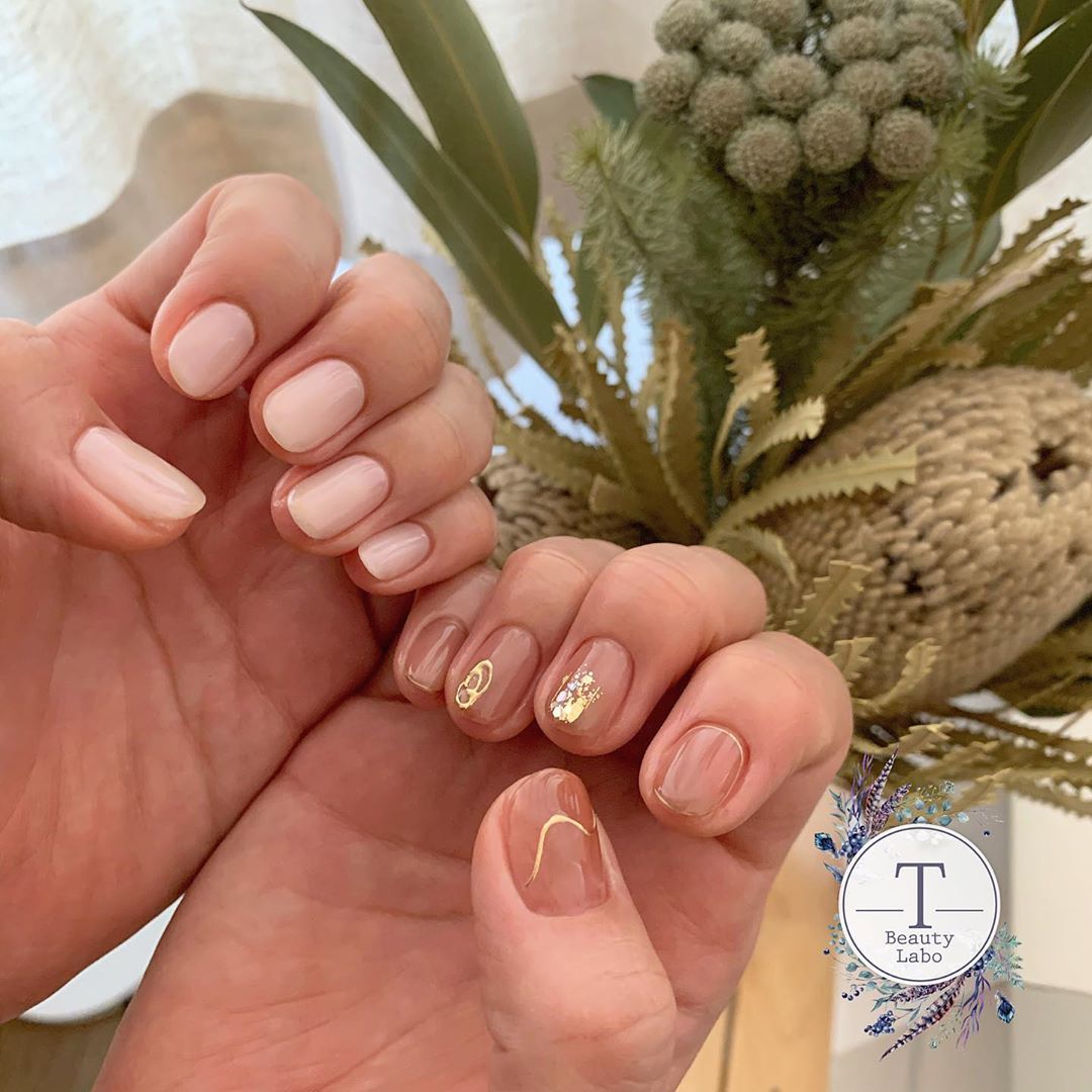 rövid köröm dekorálása