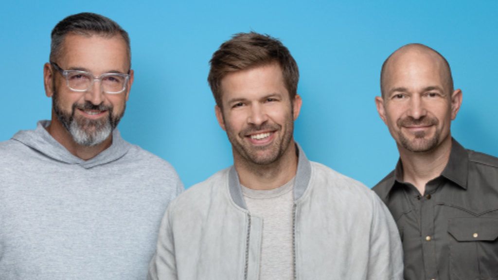 Sebestyén Balázs, Rákóczi Feri és Vadon Jani a Rádió 1 csapatával együtt a #maradjotthon - mozgalmat támogatja