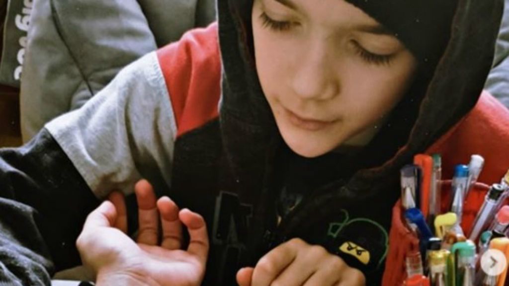 Már 10 évesen remekül "tetovál" Thomas Fotó Instagram