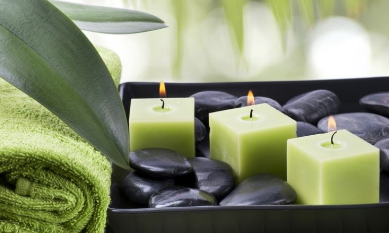 Újhold napján gyújts halványzöld gyertyát, s mondd el a kívánságaidat (iStock)