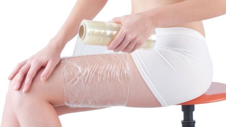 A celofános fogyókúra nem fogyaszt le, de az izzadás jó tehet a bőrnek - persze csak ha mértékkel alkalmazod!