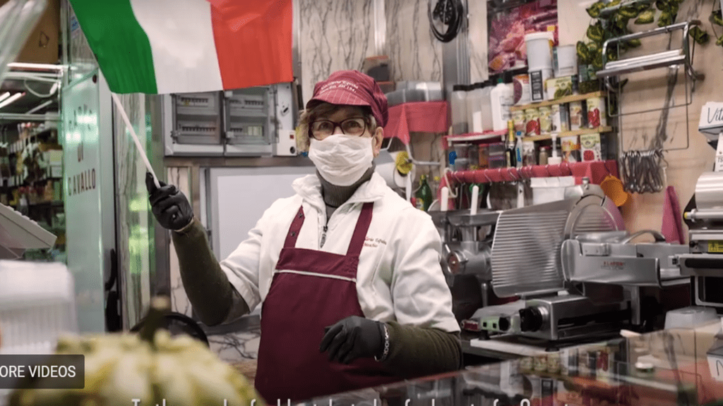 Tuti recept a sikerhez: Sofia Loren hangja, Vangelis zenéje, és a karantén alatt teraszról éneklő olaszok egy reklámban. Forrás: Youtube