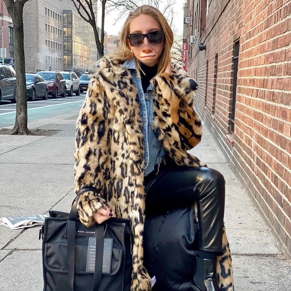 Nincs is jobb szórakozás, mint nem létező emberek értelmetlen történeteit olvasgatni