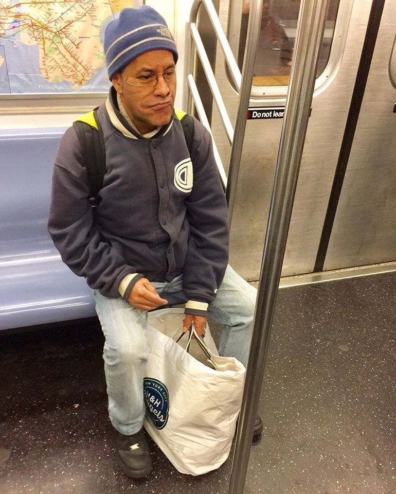 Nincs is jobb szórakozás, mint nem létező emberek értelmetlen történeteit olvasgatni