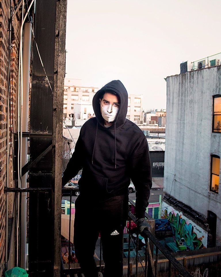 Nincs is jobb szórakozás, mint nem létező emberek értelmetlen történeteit olvasgatni