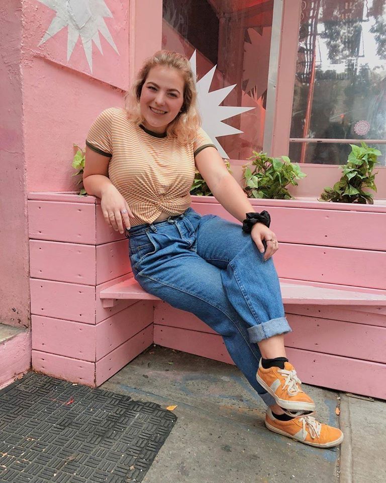 Nincs is jobb szórakozás, mint nem létező emberek teljesen értelmetlen történeteit olvasgatni