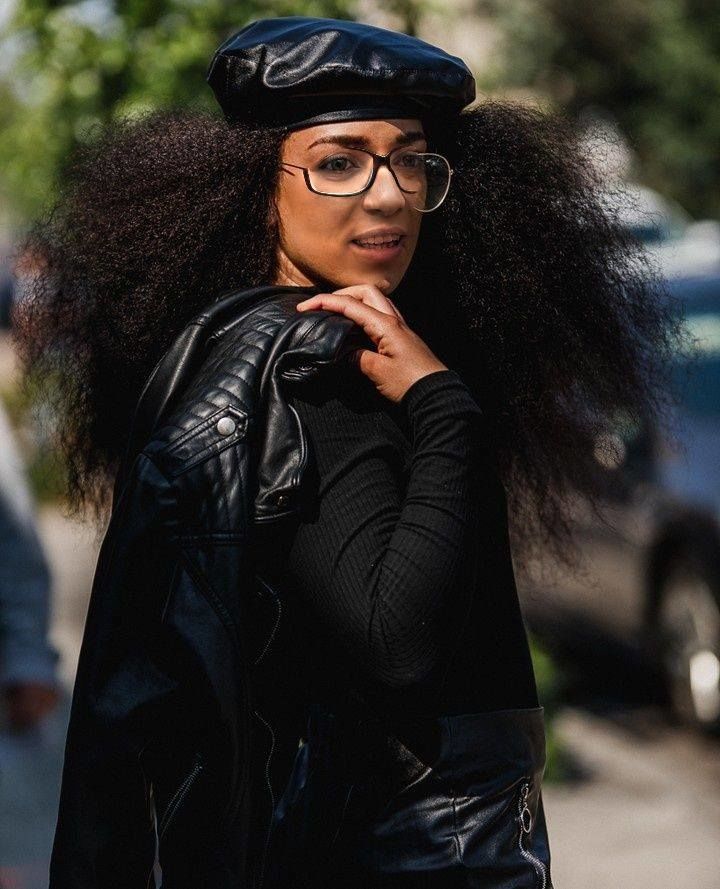 Nincs is jobb szórakozás, mint nem létező emberek értelmetlen történeteit olvasgatni