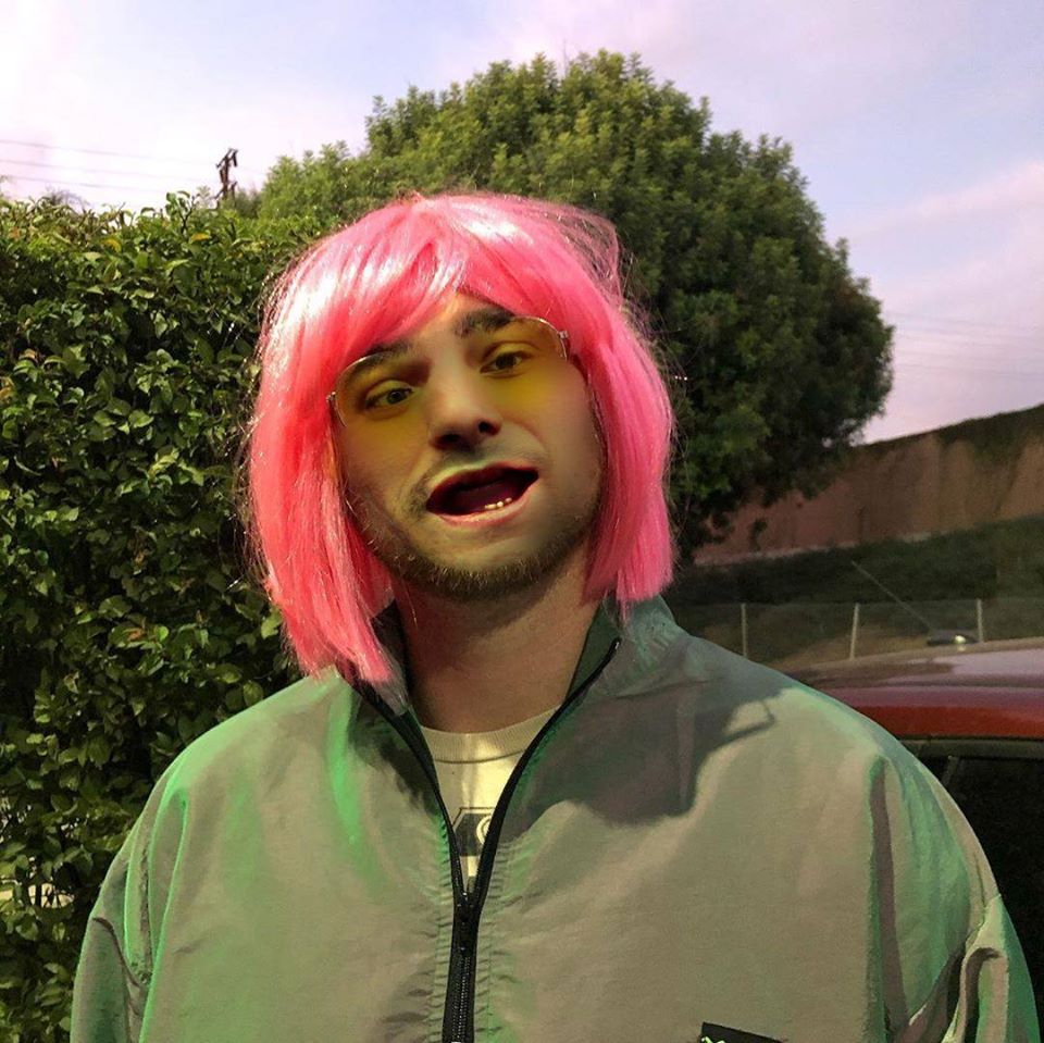 Nincs is jobb szórakozás, mint nem létező emberek értelmetlen történeteit olvasgatni