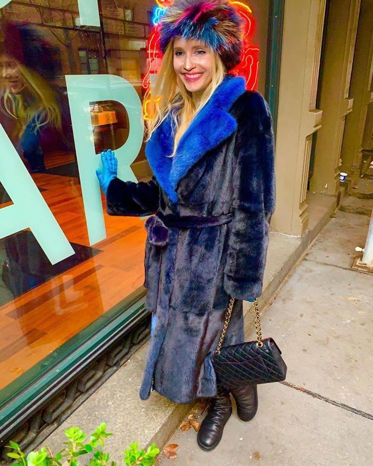 Nincs is jobb szórakozás, mint nem létező emberek értelmetlen történeteit olvasgatni