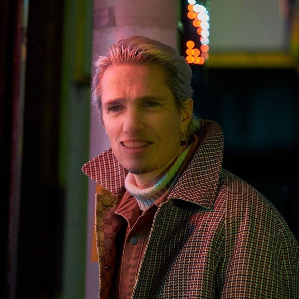 Nincs is jobb szórakozás, mint nem létező emberek értelmetlen történeteit olvasgatni