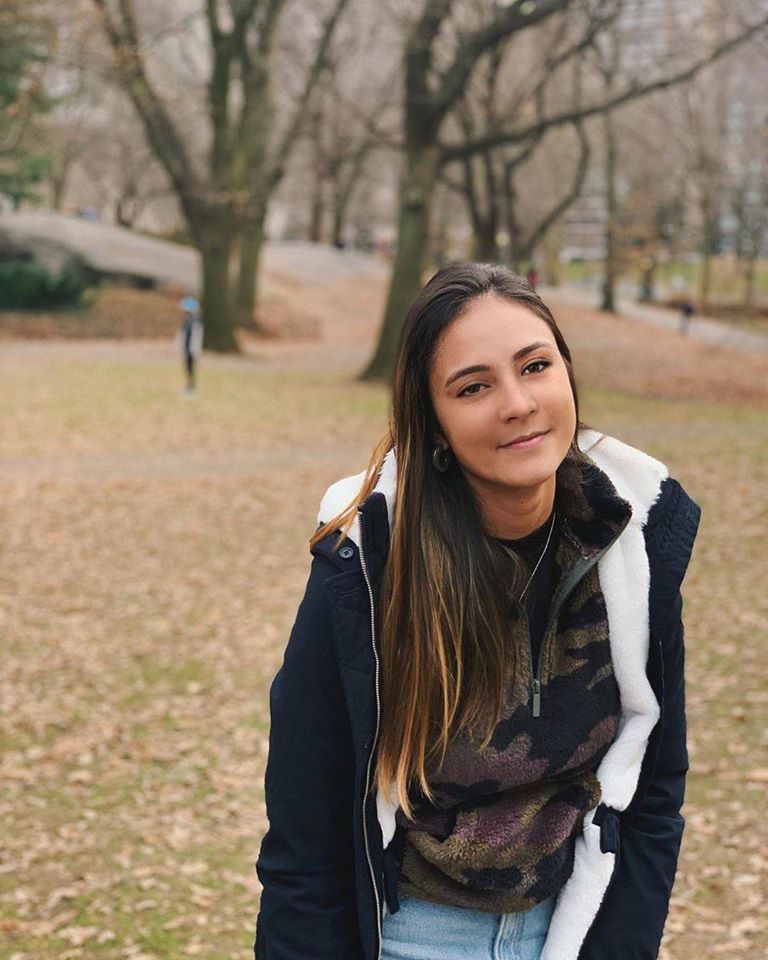 Nincs is jobb szórakozás, mint nem létező emberek értelmetlen történeteit olvasgatni