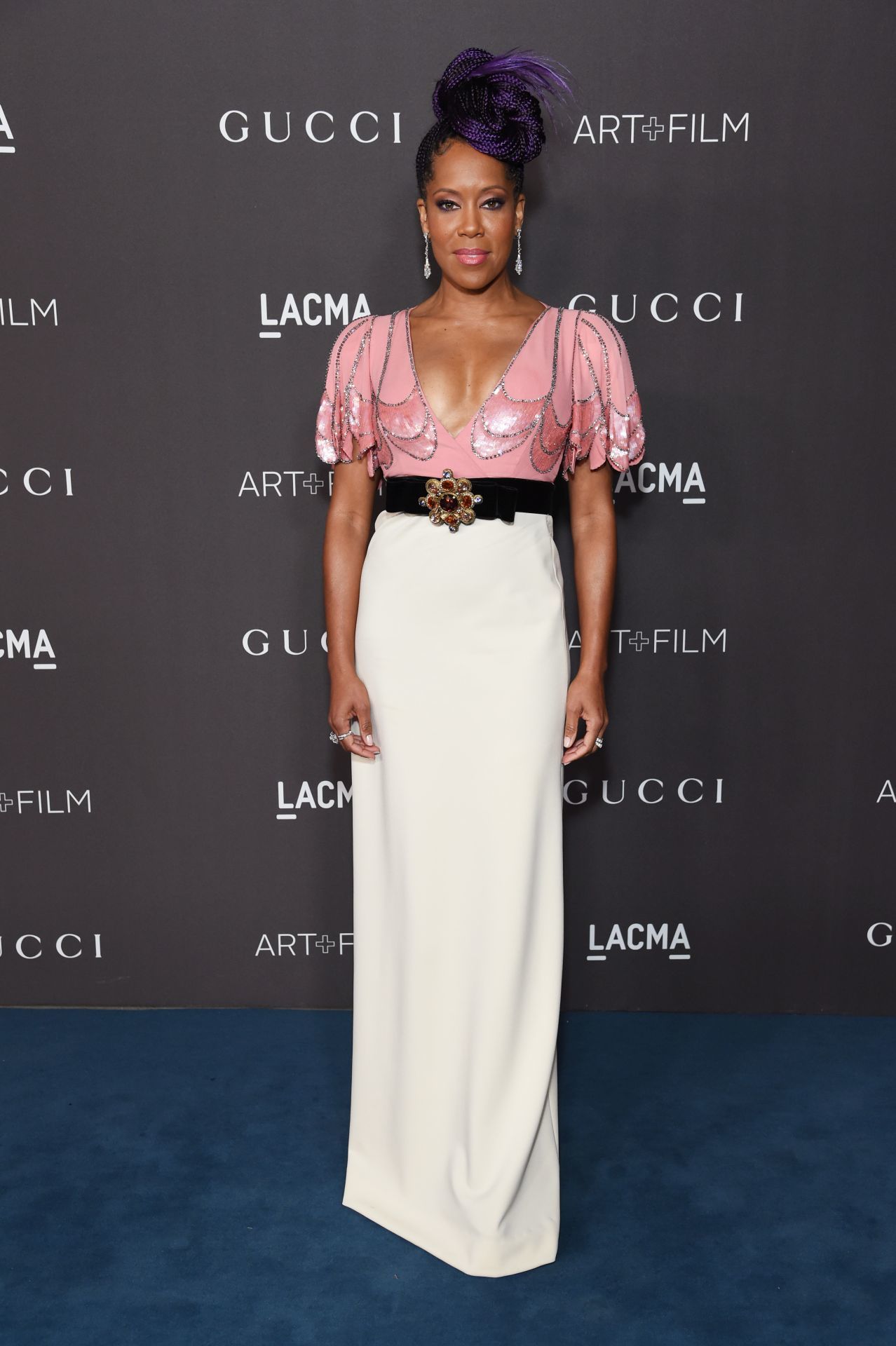 Regina King Gucci tervezésű empire ruhában a 2019-es LACMA Művészeti és Film Gálán