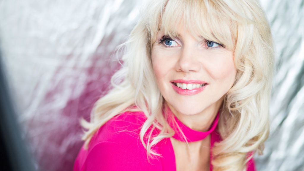 Fejos Éva kisminkelve