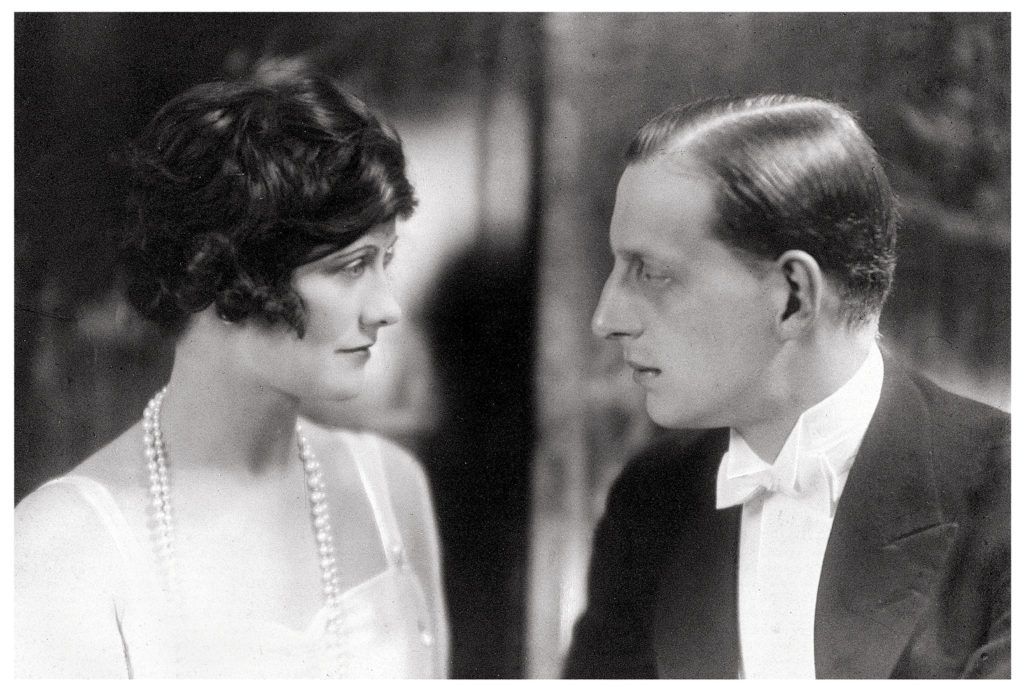 Gabrielle Chanel és Dmitrij Pavlovics Romanov orosz nagyhercegfotója 1920-ból.