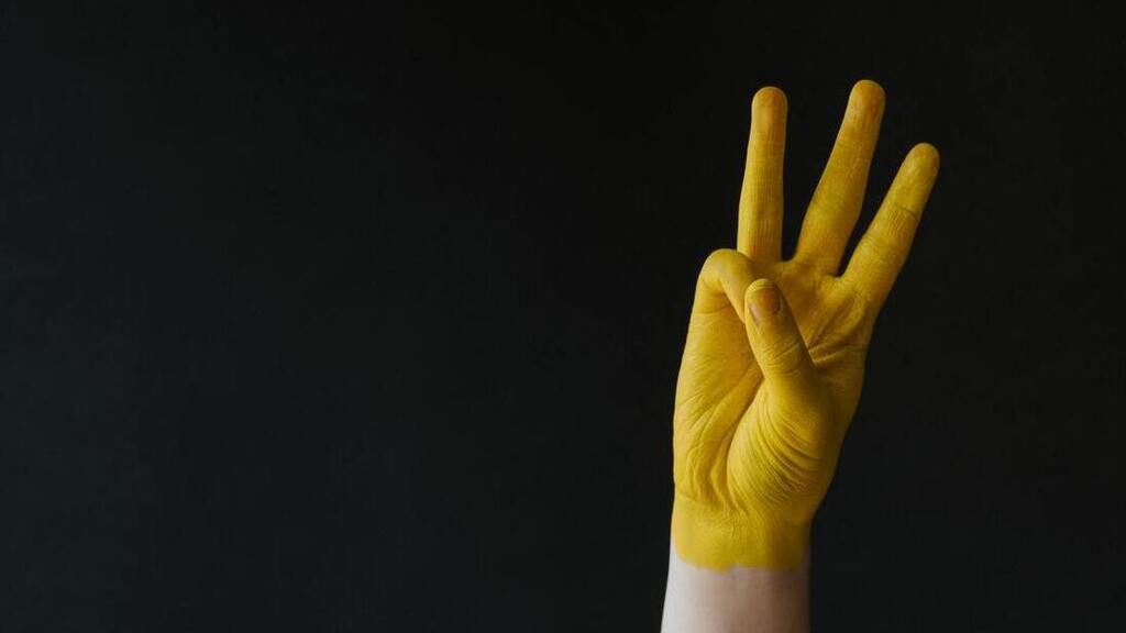 A kesztyű sem jelent védettséget a koronavírus ellen, amennyiben nem megfelelően használjuk. Fotó: Annie Spratt on Unsplash