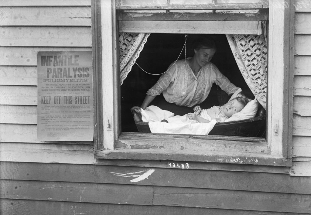 Gyermekbénulásra figyelmeztető plakát az Egyesült Államokban (Fotó: Bettmann/Getty Images)