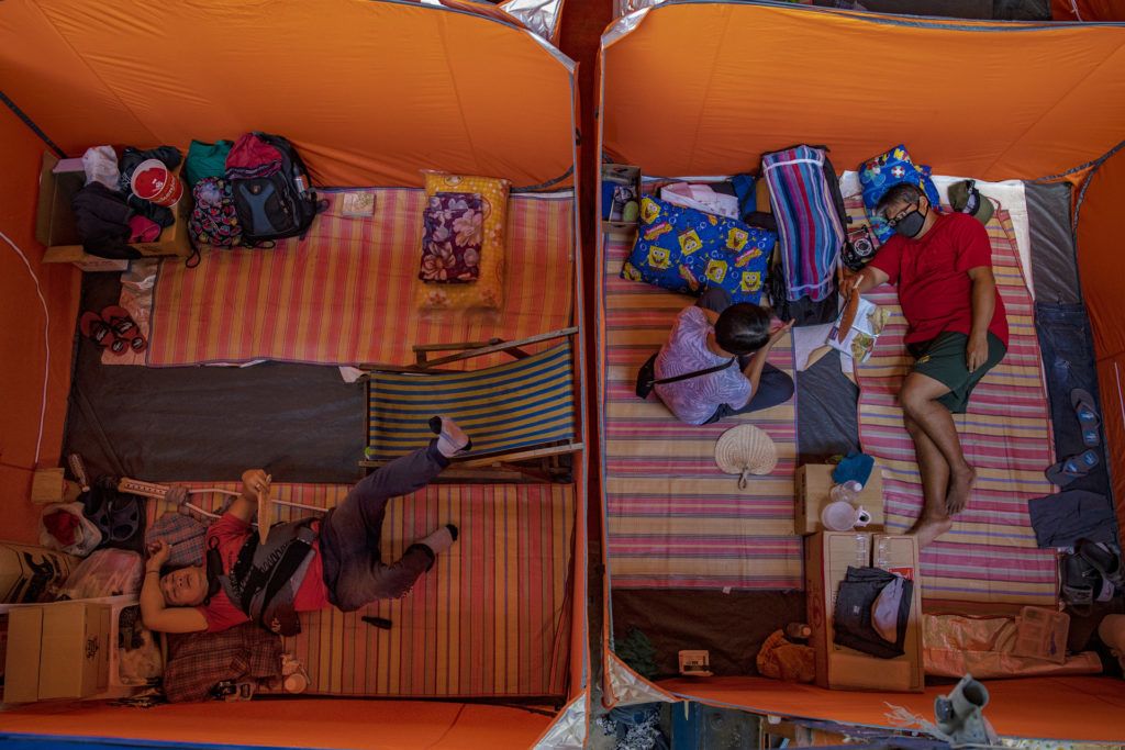 Hajléktalanoknak készült karanténsátor, a Fülöp-szigeteki Manilában (Fotó: Ezra Acayan/Getty Images)
