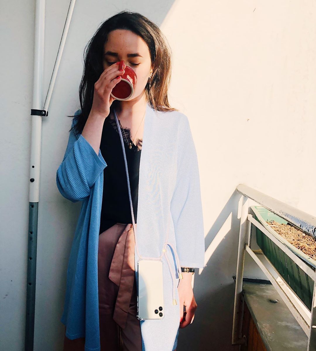 Igaz, jön a jó idő, de a reggeli kávéhoz még elkél egy kardigán.