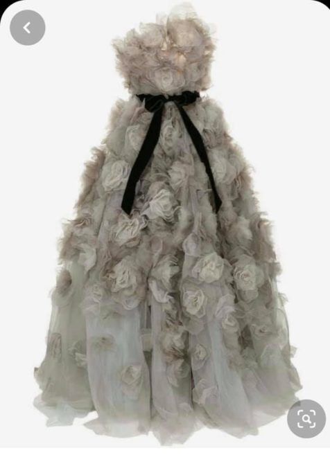 Portörlőhöz hasonlították a Marchesa menyasszonyi ruháját