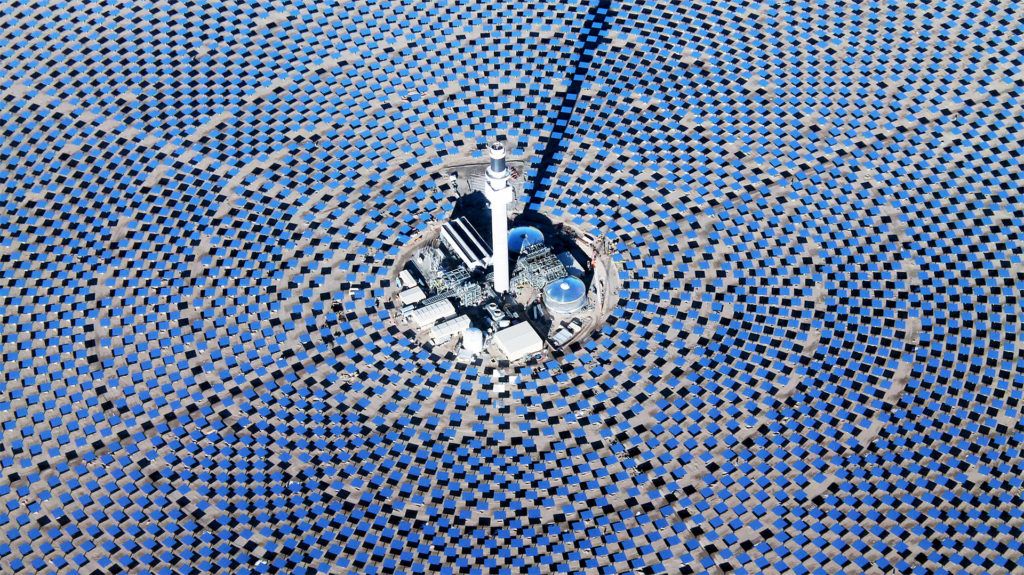 Lélegzetelállító videó készült egy naperőműről