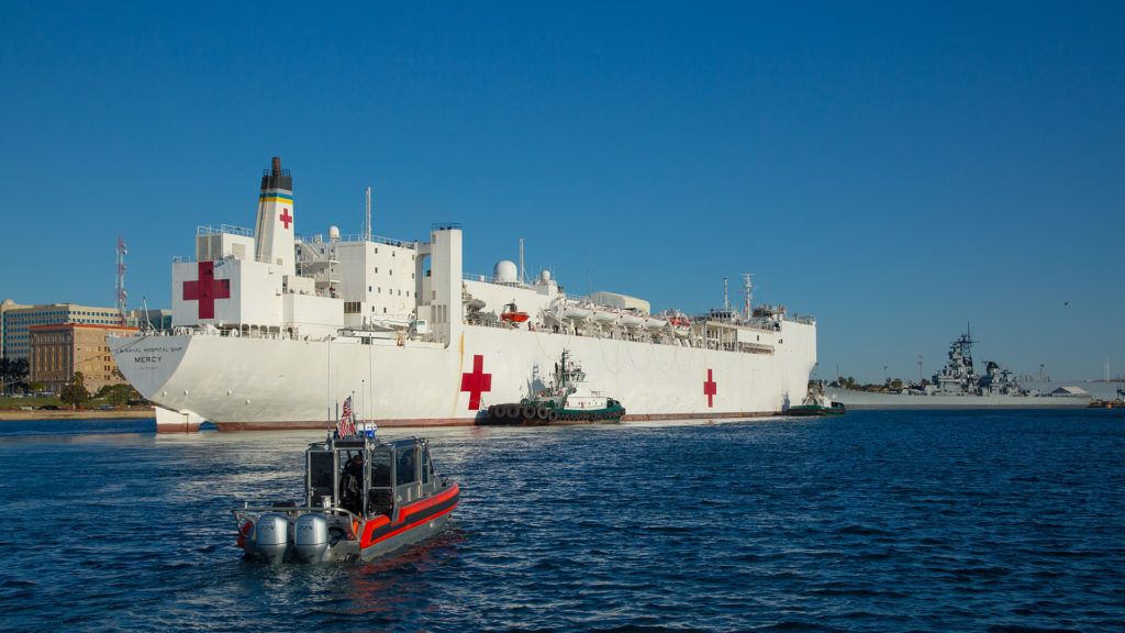 Vonattal akart nekihajtani a kórházhajónak