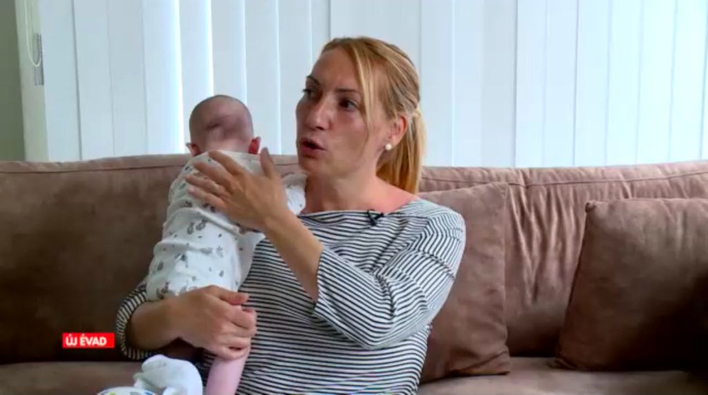 Valkó Eszter és kisfia, Simon