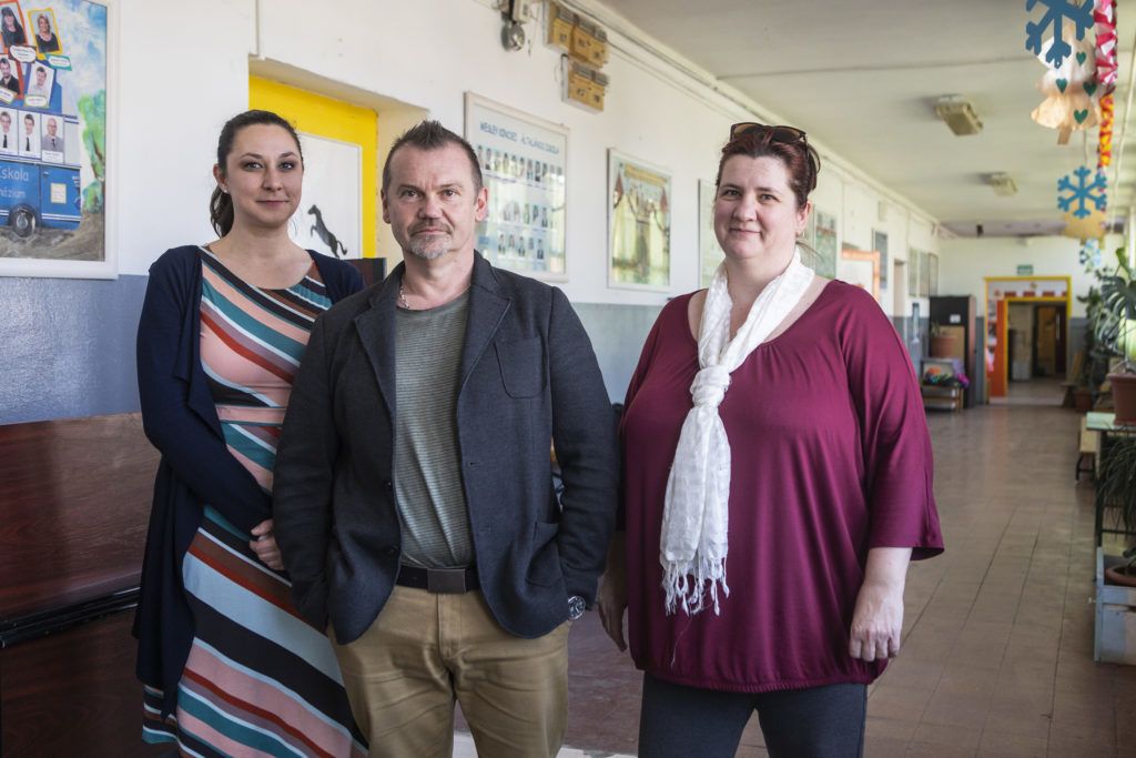Terék Anna iskolapszichológus, Gazdig Róbert igazgató és Bereczki Szilvia gyógypedagógus (Fotó: Bankó Gábor)