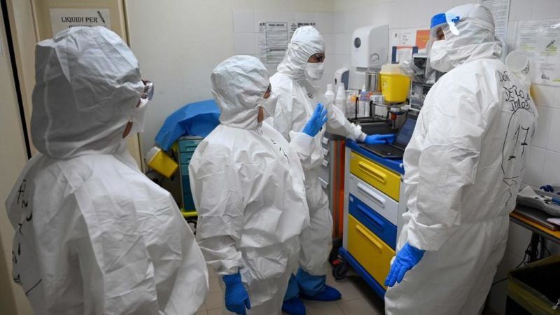 Egészségügyi személyzet egy olasz kórházban