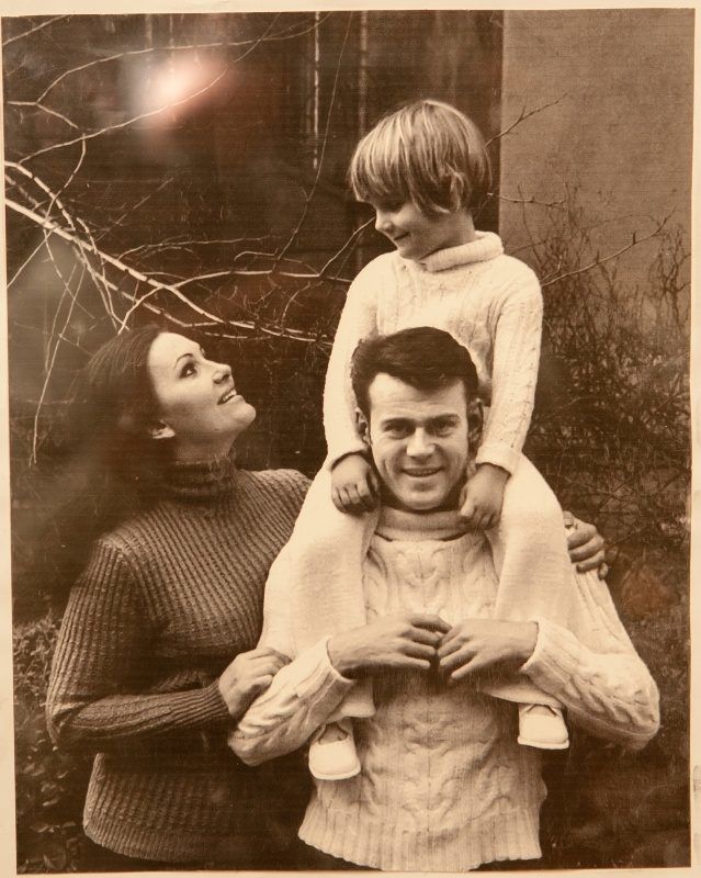 Pécsi Ildikó és családja