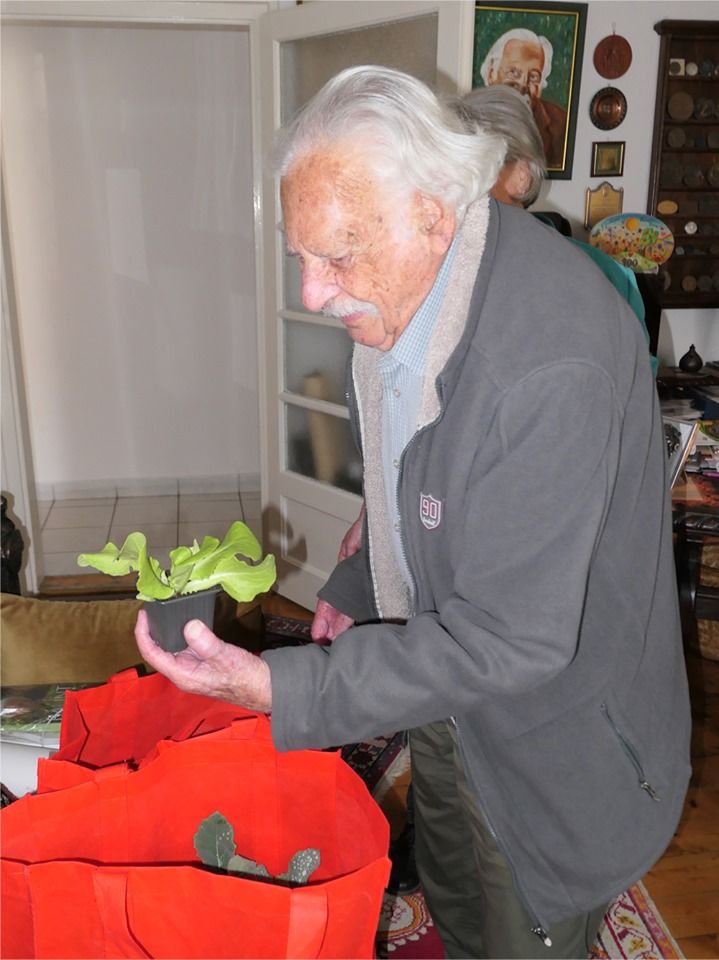 Balint gazda, azaz Bálint György karanténkertészkedik