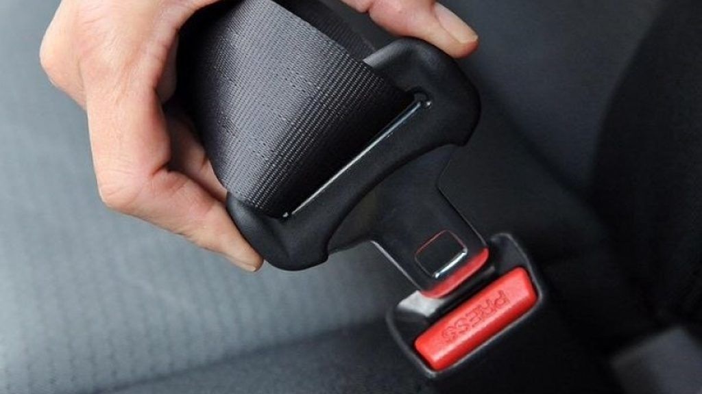 Biztonsági öv: be kell kötni