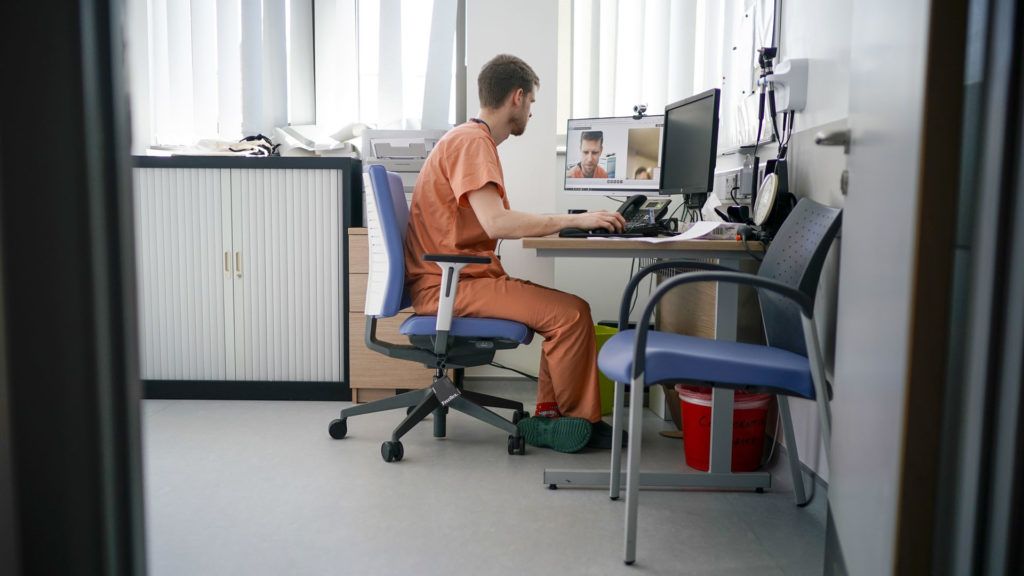 Mennyit tud segíteni a bőrgyógyász, ha csak telefonon érjük el?